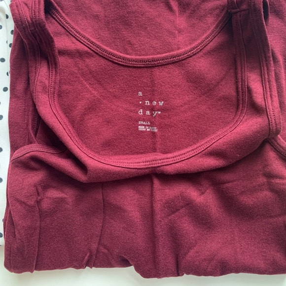 Lot of Seven Tanks - Picture 7 of 8